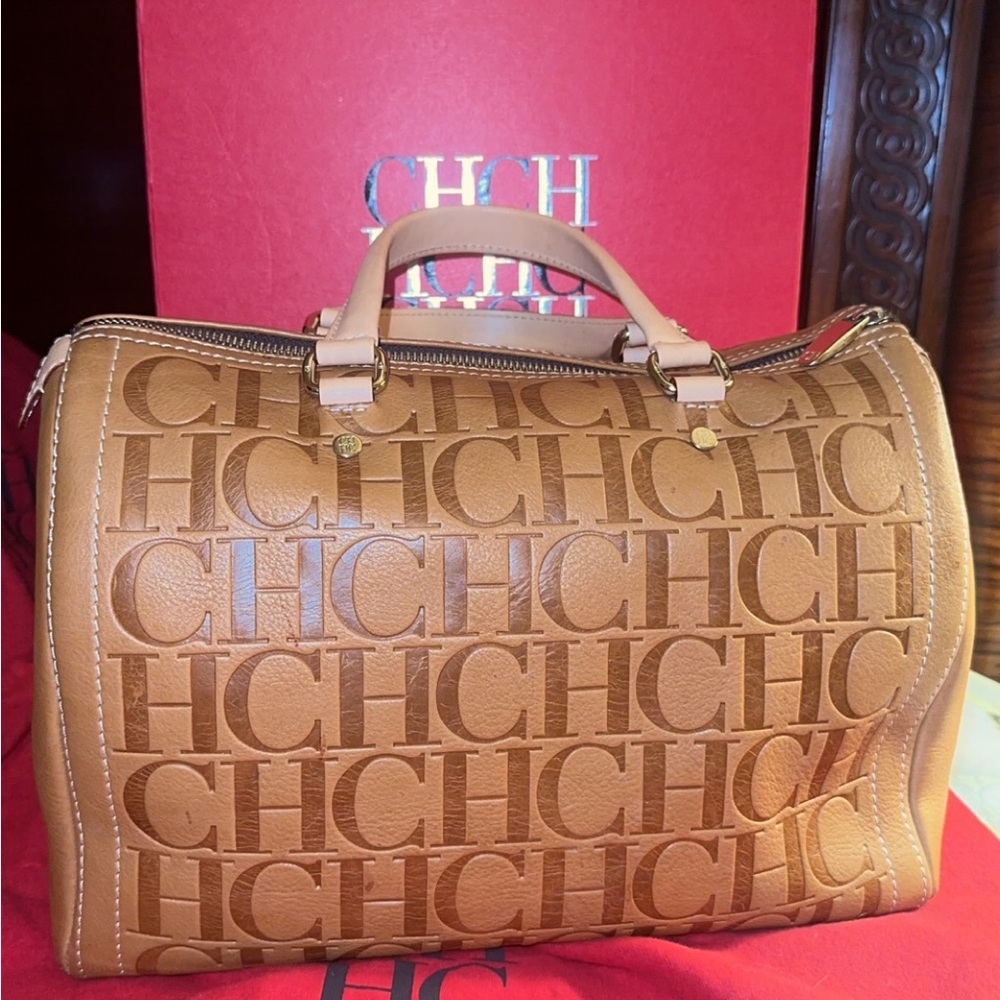 CH handbag excellent conditions with dust bag and box included